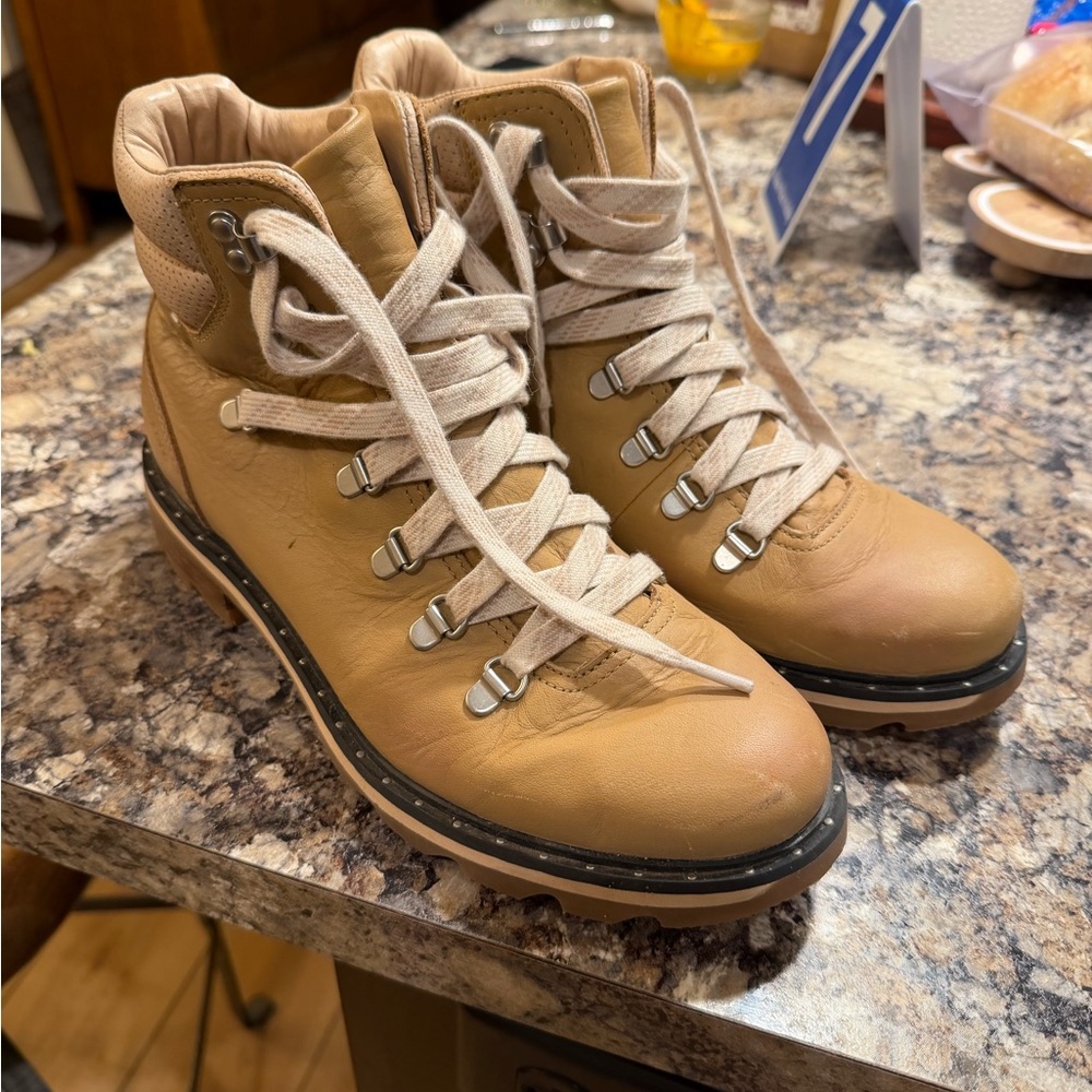 Sorel Women's Tan Lace Up Boots